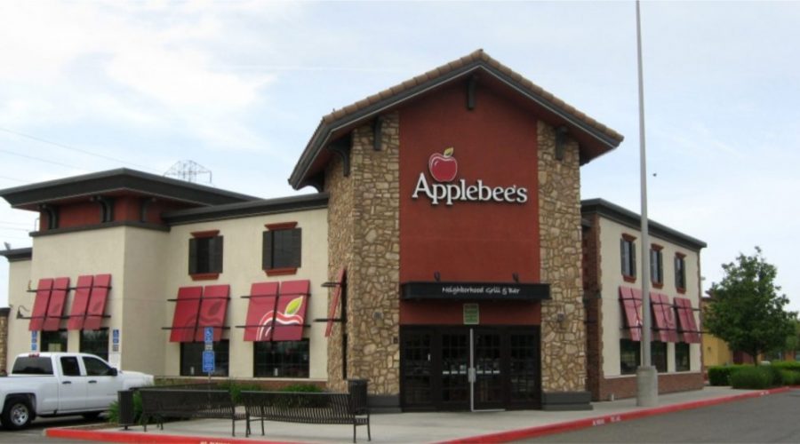 Applebee’s Building and Flag Sign